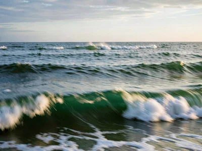 Wave sets visible as blur groups