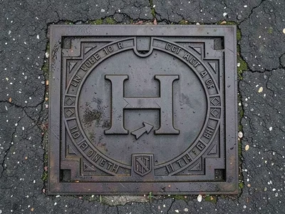Fire Hydrant Access Lid with H Marker