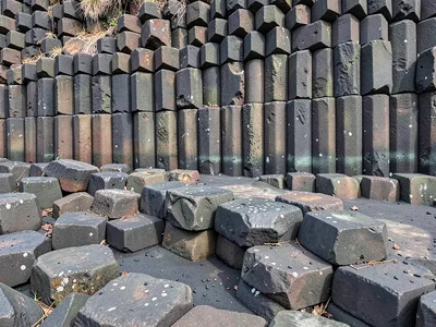 Dolerite columns with pentagonal variation