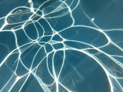 Still surface minimal caustic