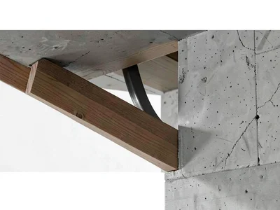 Stair stringer and tread connection