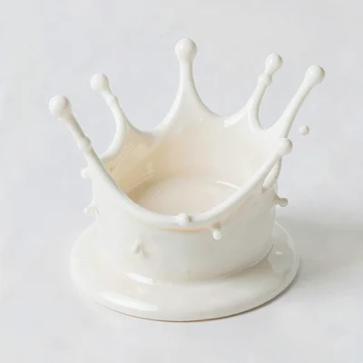 Drop collision milk crown