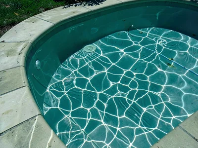 Pool edge caustic intensity