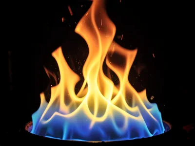 Flame base blue transitioning through yellow