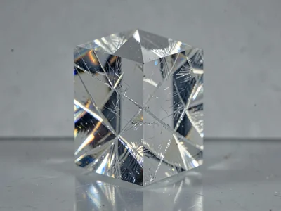 Single crystal showing internal plane reflections