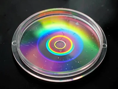 Clear lid under pressure showing rings