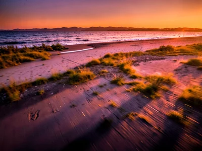 Sunset pan creating gradient streaks