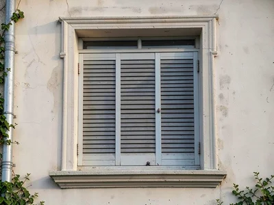 Venetian blind window pattern