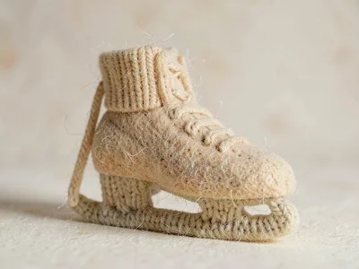 Runner-bottomed oat knit ice-skate with a chunky-knit boot and a felted blade, o