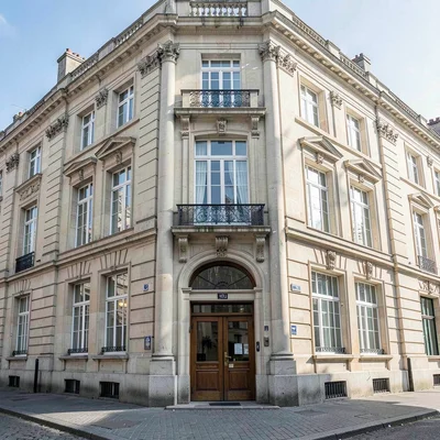 Building facade symmetry