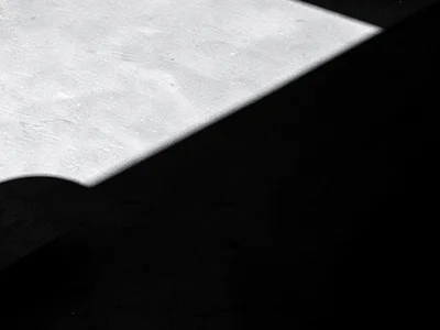 Shadow and light equal weight