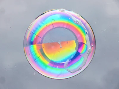 Spectral colors arranged by film thickness