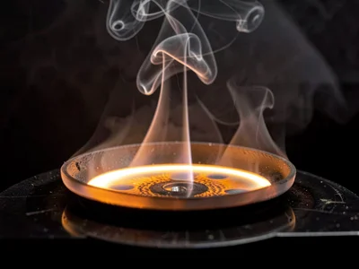 Heat convection cells visible above hot plate surface