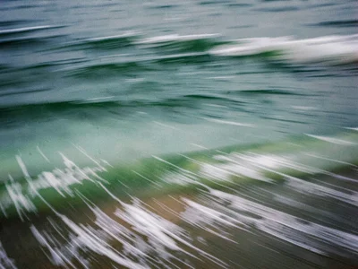 Wind direction changing blur pattern
