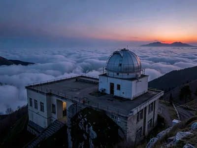 Mountain observatory with cloud sea below
