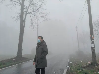 Person wearing mask in smog