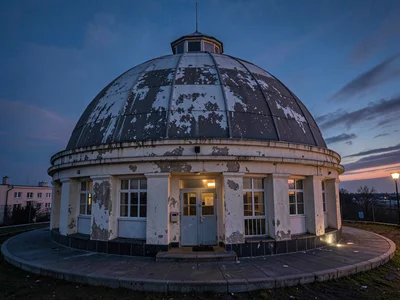Dome exterior showing weathering and purpose