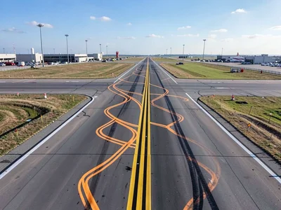 Airport runway traces