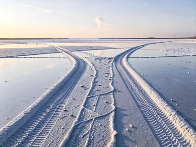 Tire tracks reflecting showing direction both ways