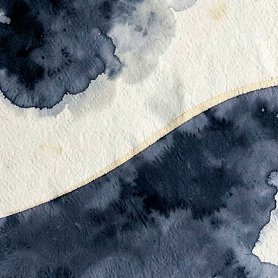 A single sweeping arc curves gently from the right edge across into the canvas i