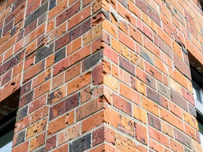 Brick coursing pattern at corner