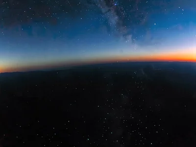 The boundary layer where blue sky transitions to star-visible black at 4000m alt