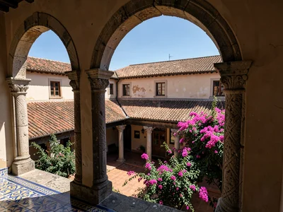 Rooftop Gallery View into Courtyard